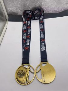 Scopri di più sull'articolo Sono pronte le 1000 medaglie per i primi 1000 iscritti l’edizione 2023 della Granfondo della Versilia